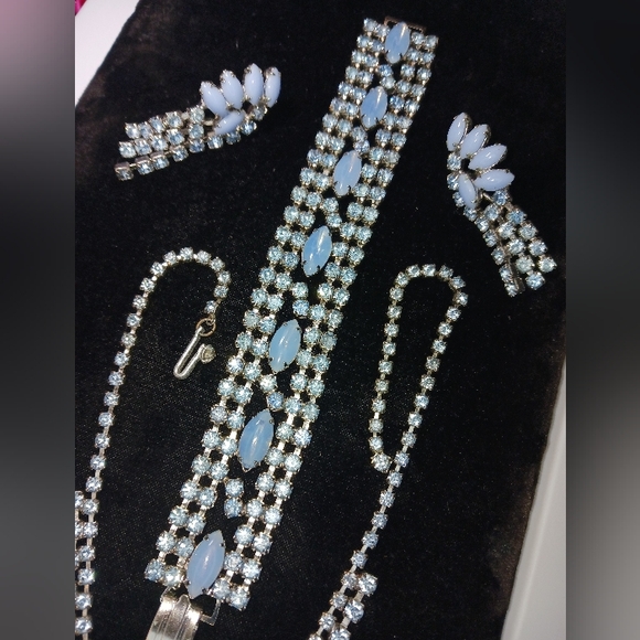 Vintage Parure Blue Milk Glass with Rhinestone Set Necklace Bracelet Ear… - Picture 5 of 15